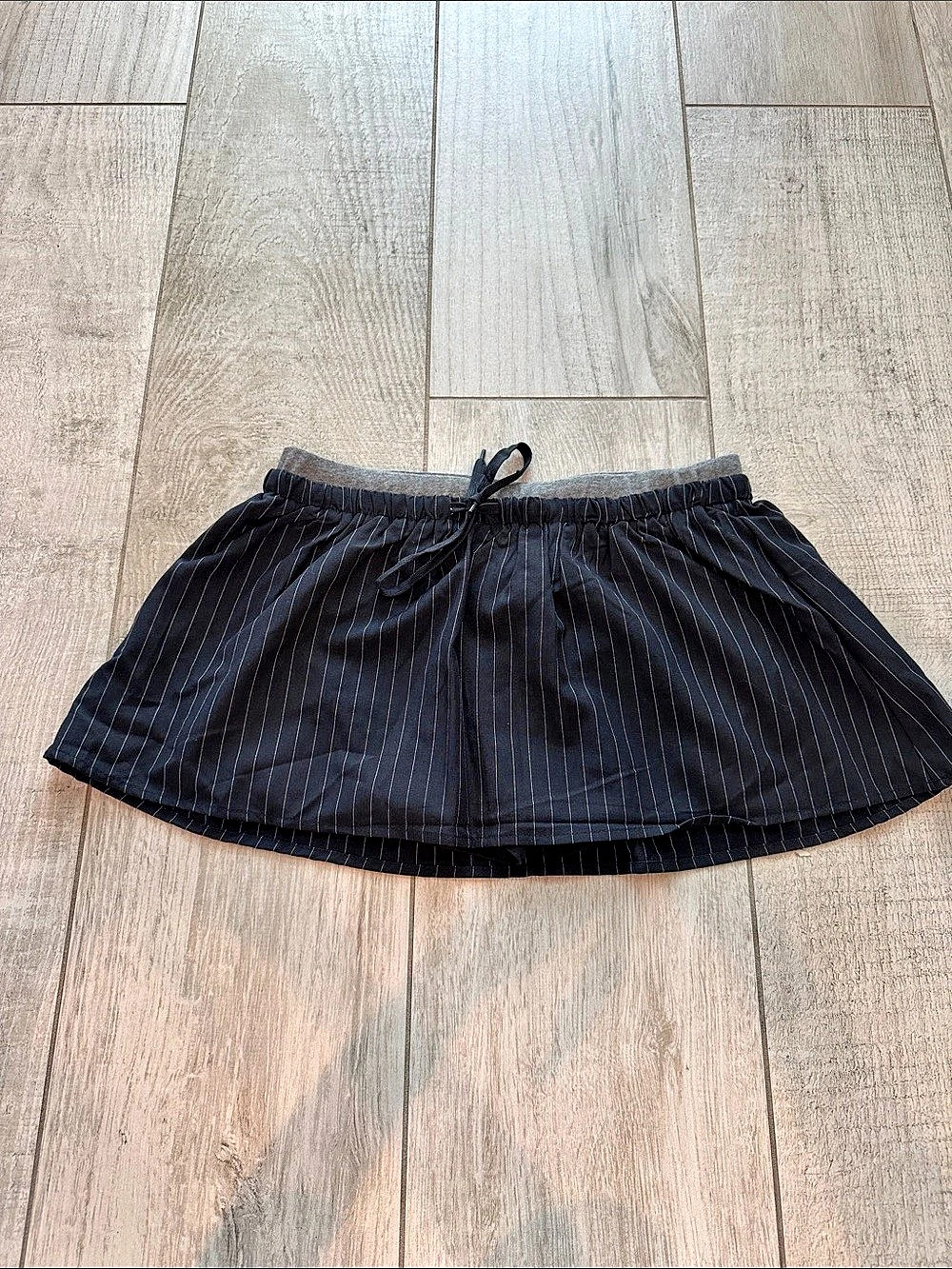 Riley & James Pinstripe Mini Skirt in Black Size Large Like New